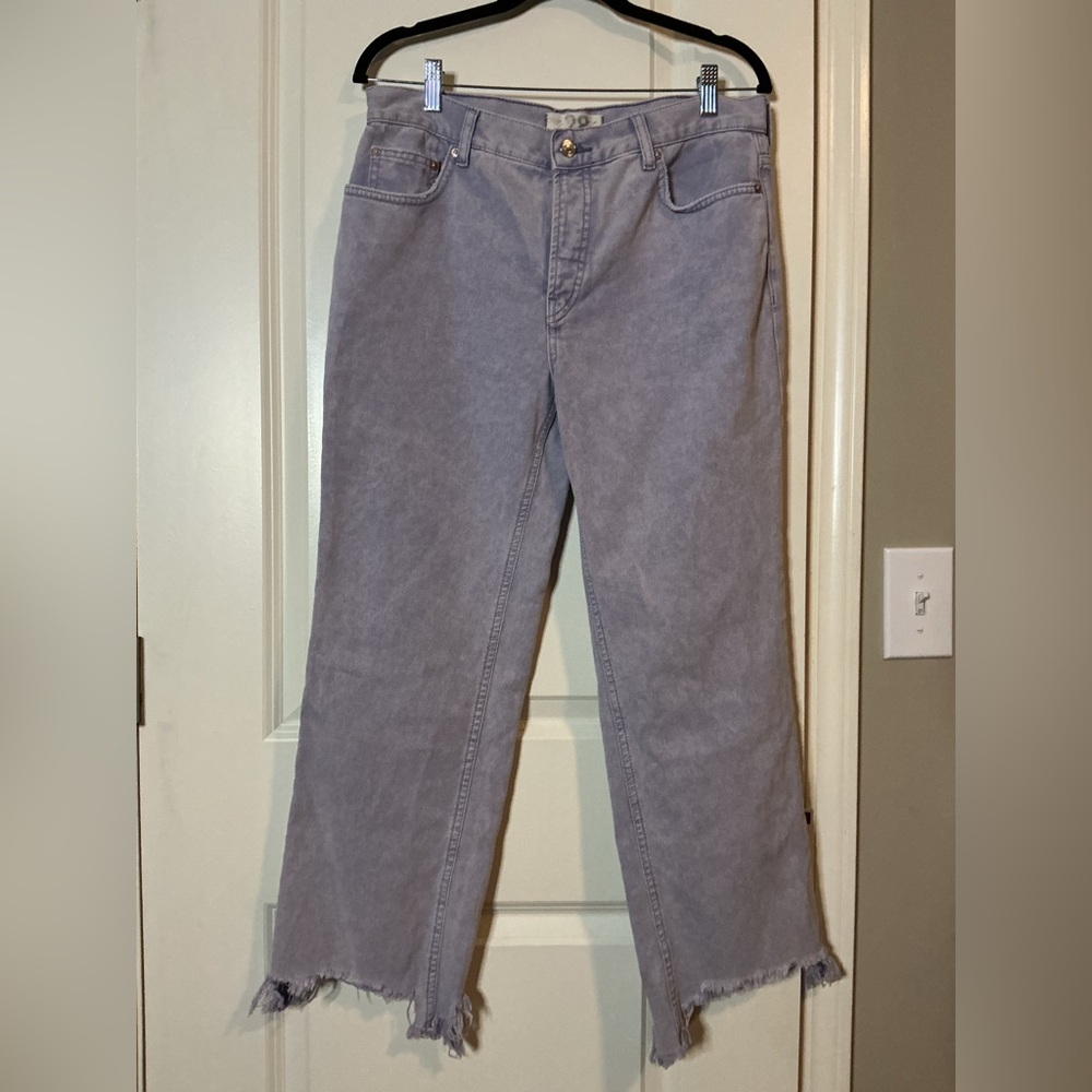 Nwot’s Free People/We The Free, Gray/purplish Ankle Cropped Jeans w/raw hem. 28.